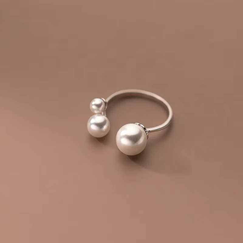 Adjustable triple freshwater pearl ring