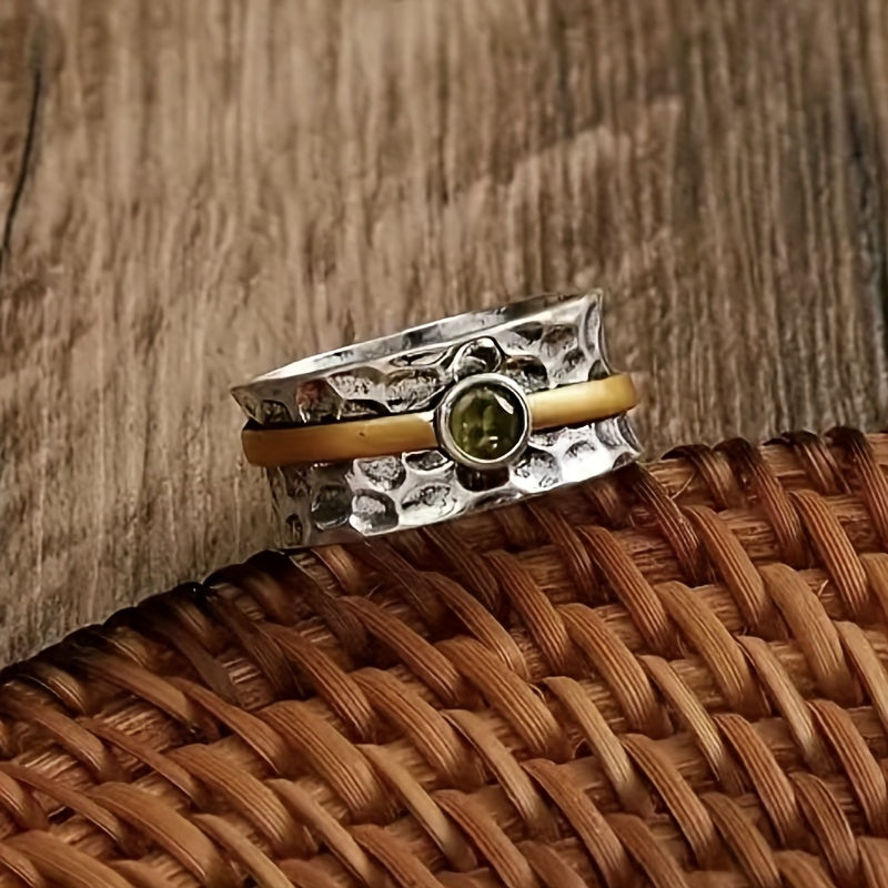 Elegant Green Ring