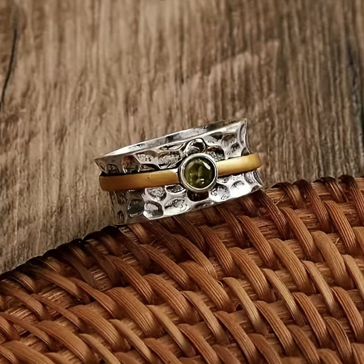 Elegant Green Ring